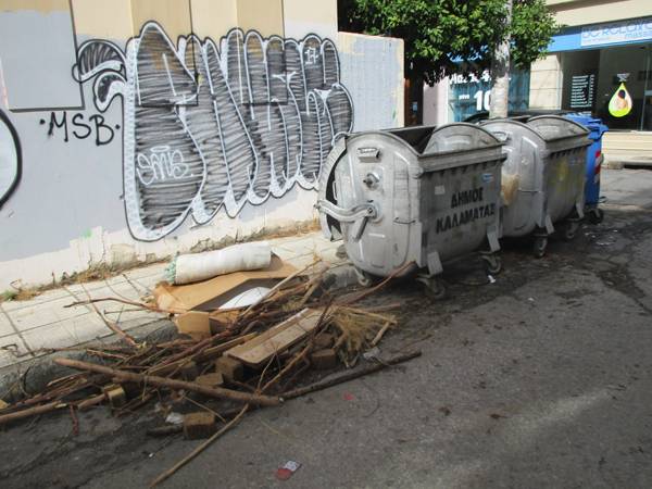 Μετακόμισαν οι κάδοι