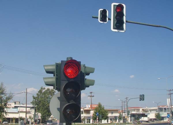 &quot;Tάγμα Εφόδου&quot; της Χρυσής Αυγής στην Καλαμάτα: Χτύπησαν μετανάστες, προκαλούν το κράτος!