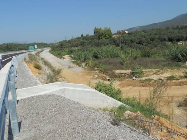 Παρέμβαση στη λαγκάδα