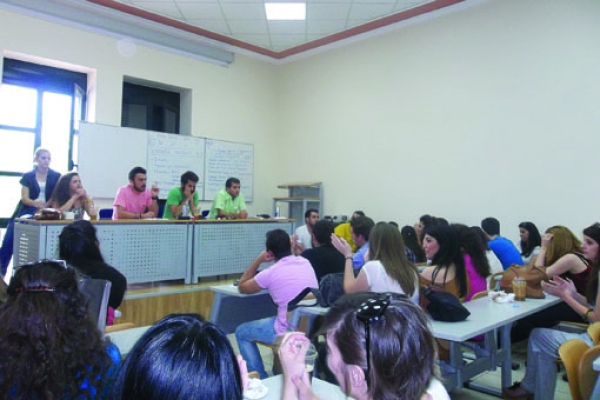 Ψηφίζουν οι φοιτητές του Πανεπιστημίου Πελοποννήσου