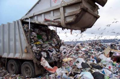 Αυτοψία στον σταθμό μεταφόρτωσης απορριμμάτων στο Νέδοντα