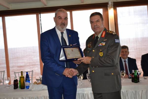 Τίμησαν τον Αρχηγό ΓΕΣ Χαράλαμπο Λαλούση στην πατρίδα του τα Φιλιατρά