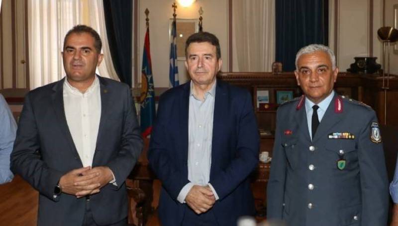 Καλαμάτα: Υπογραφή μνημονίων συνεργασίας για αντιμετώπιση εγκληματικότητας - Παρουσία Μιχάλη Χρυσοχοΐδη