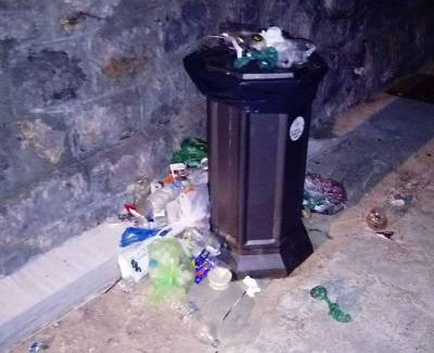 Ξεχείλισαν τα σκουπίδια