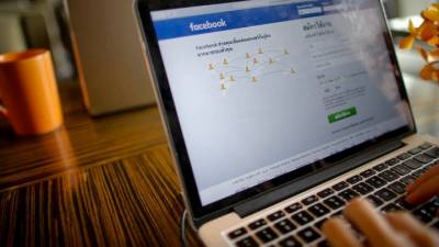 Έρευνα: Eθισμένοι με τα social media οι Έλληνες - Ενεργοί χρήστες τέσσερις στους πέντε