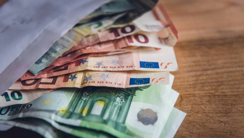 Ποιοι συνταξιούχοι θα λάβουν επίδομα 300 ευρώ - Αλλαγές στα κριτήρια (Βίντεο)