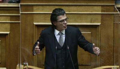 Επιλέγουμε να πέφτουμε διαρκώς από τα σύννεφα