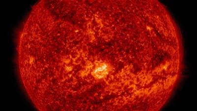 Σπάνια ηλιακή καταιγίδα κατευθύνεται στη Γη