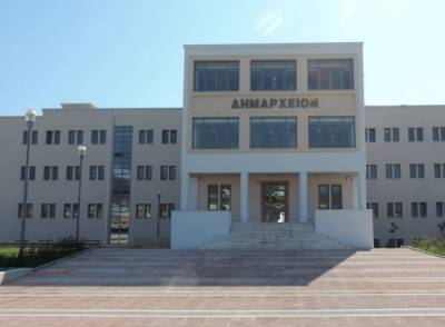 Δημόσιοι υπάλληλοι σε αιρετά συμβούλια