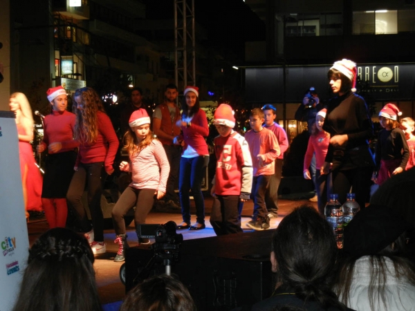 Τετράωρο χορευτικό σόου από την "Fame Dance Academy" (φωτογραφίες)