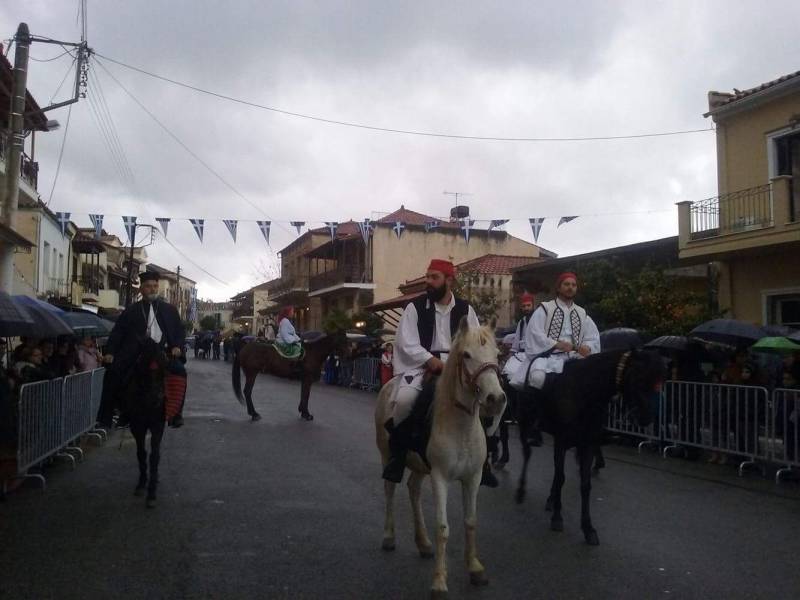 Υπό βροχή ο εορτασμός για την απελευθέρωση της Κυπαρισσίας (φωτογραφίες)