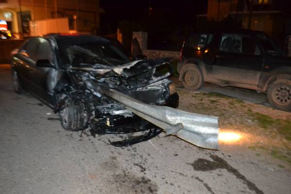 Τροχαίο και φωτιά σε αυτοκίνητο στο Καλό Νερό