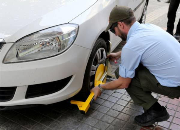 Δαγκάνες ενάντια στην παράνομη στάθμευση