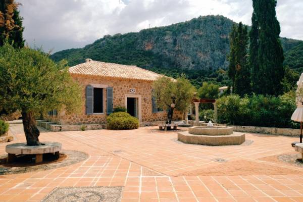 Ακύρωση επισκέψεων στην Οικία Λη Φέρμορ