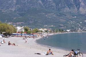 Κρύβουν την παραλία ...από τους τουρίστες