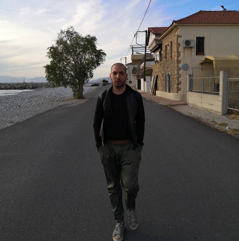 «οι συνθήκες σε θέλουν “πολυεργαλείο”, αλλά αν είσαι τυχερός... ...μπορείς να εκπαιδεύεσαι μέσα στην ίδια τη δουλειά»