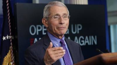 Φάουτσι: Ενθαρρυντικές οι πρώτες «ενδείξεις» για τη βαρύτητα της Όμικρον