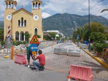 Εκλεισε η κυκλοφορία στη Ναυαρίνου (βίντεο και φωτογραφίες)