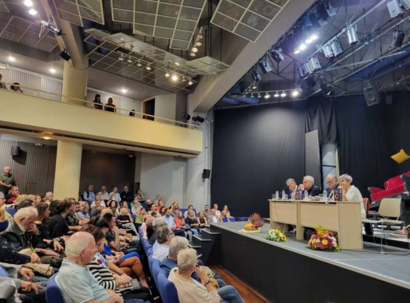 Θερμά χειροκροτήματα στην παρουσίαση βιβλίου του Βασίλη Αμανατίδη