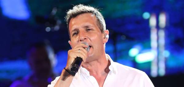 Ο Δημήτρης Μπάσης στην “Ε”: “Το λαϊκό τραγούδι είναι οι ρίζες μας”