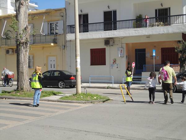 Οι ασυνείδητοι οδηγοί κίνδυνος για μαθητές και τροχονόμους