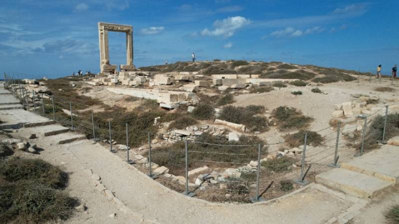 Νέα περίφραξη στην Πορτάρα Νάξου