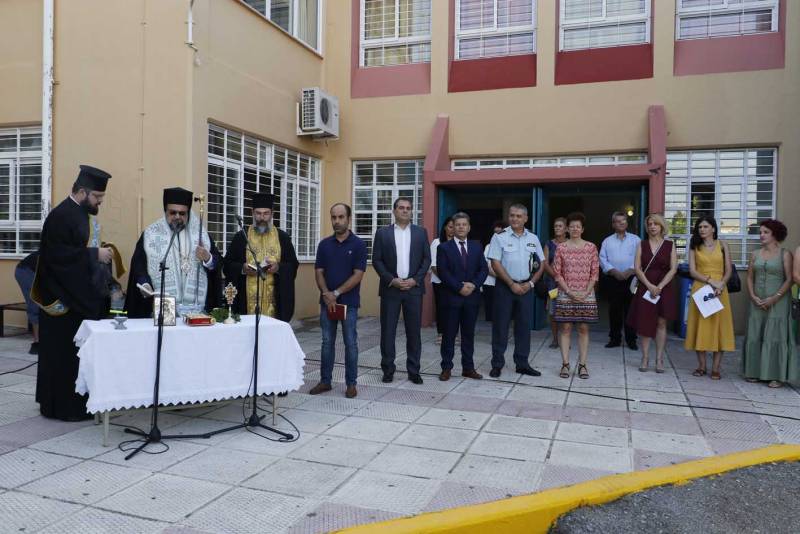 Με ευχές και υποσχέσεις ξεκίνησε η σχολική χρονιά στην Καλαμάτα (βίντεο)