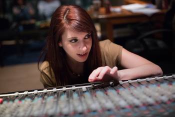 Η Μιρέλα Πάχου στην "Ε": "Η μουσική ήταν ανέκαθεν μία από τις σταθερές μου"