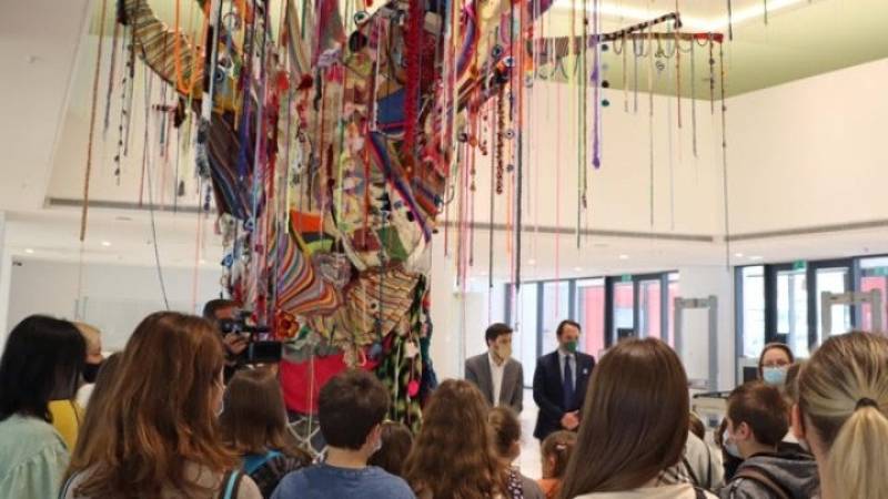 Παιδιά - πρόσφυγες από την Ουκρανία ξεναγήθηκαν στο ΕΜΣΤ