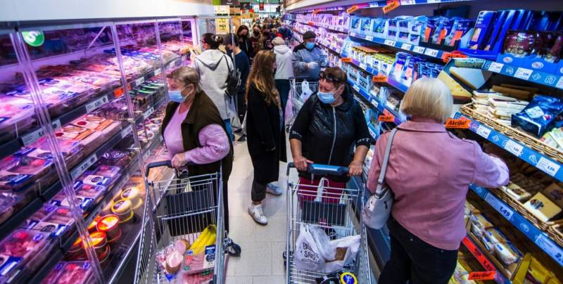 Γερμανία: «Προμηθευτείτε τρόφιμα και υγρά για 10 ημέρες» - Η λίστα που έδωσε η υπουργός Εσωτερικών