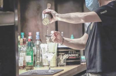 Η άρση των μέτρων ζωντάνεψε τη διασκέδαση - Στις Απόκριες τα βλέμματα των επαγγελματιών