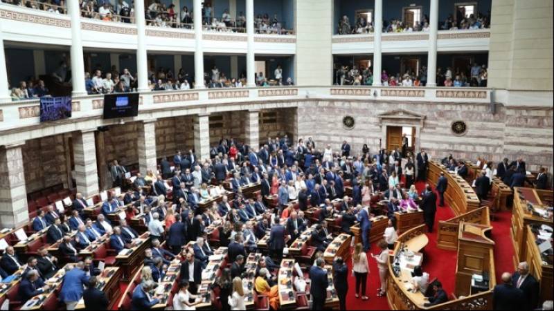 Ορκίζεται η νέα Βουλή (βίντεο)