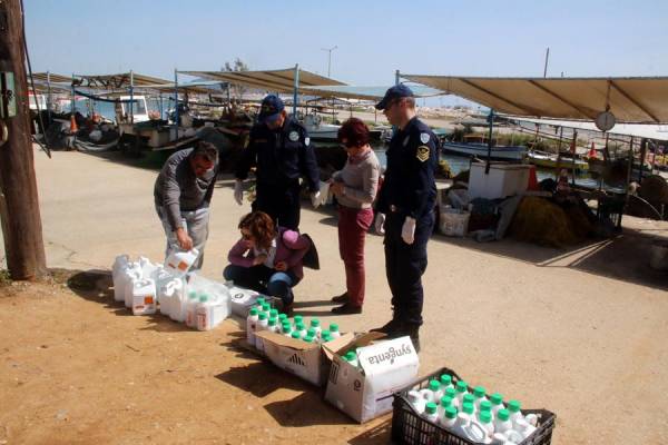 Απίστευτο: Μπουκάλια με φυτοφάρμακα στη θάλασσα της Νέας Κίου και στον Ερασίνο ποταμό