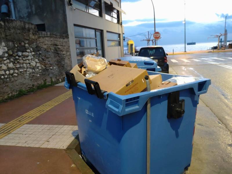 Κάδοι ανακύκλωσης με διακοσμητικό χαρακτήρα