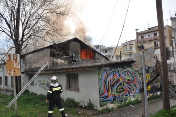 Κάηκε η Κεντρική Σκηνή του ΔΗΠΕΘΕ Καλαμάτας (Βίντεο)