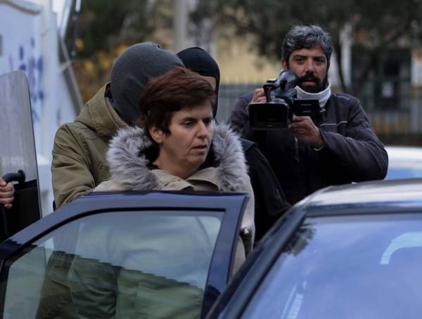 Οργισμένη επιστολή Πόλας Ρούπα για την υπερβολική αστυνομική παρουσία κατά τη μεταγωγή της στην Καλαμάτα