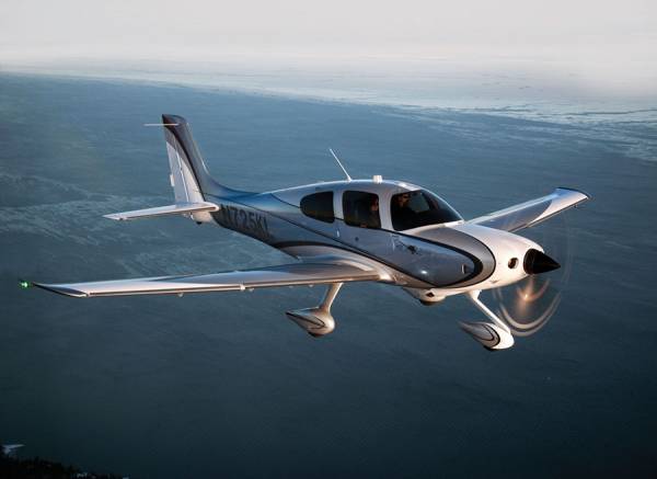 45 αεροπλάνα Cirrus έρχονται στην Καλαμάτα