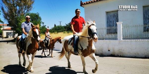 Αργολίδα: Πήγαν να ψηφίσουν στο εκλογικό κέντρο πάνω σε άλογα (Βίντεο)