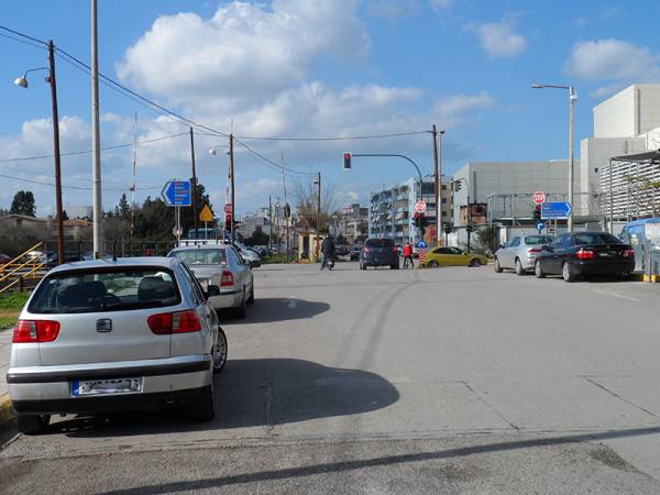 Παρκάρουν όπου τους γουστάρει