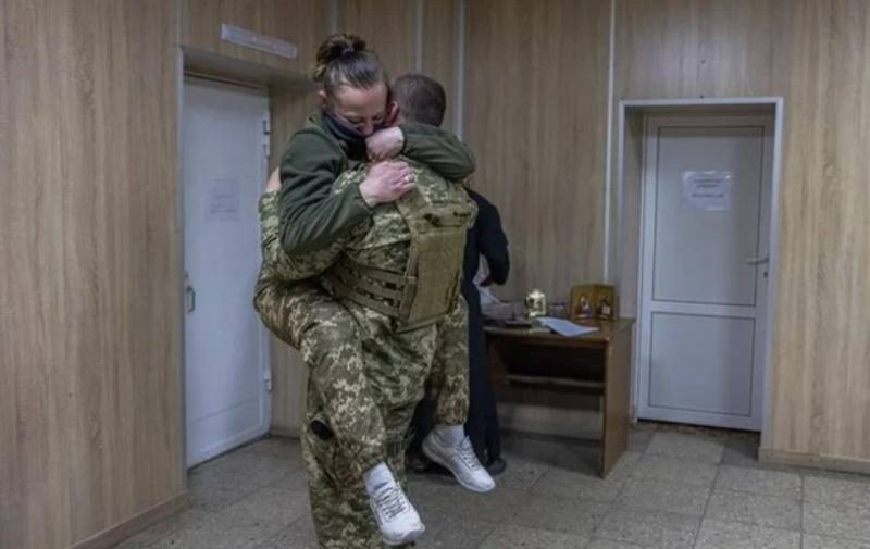 Πόλεμος στην Ουκρανία: 10.683 ζευγάρια παντρεύτηκαν από τη στιγμή που ξέσπασε