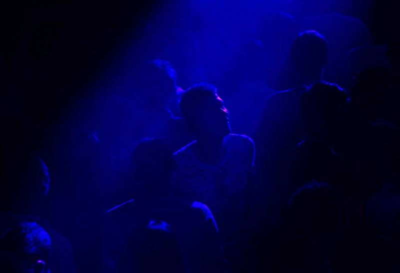 Εντοπίστηκε η υπόγεια αποθήκη στο Μετς, που έγινε κορονοπάρτι το βράδυ του Σαββάτου