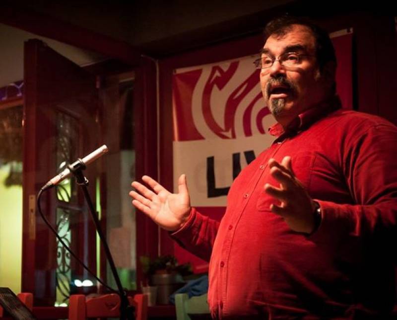 Ο Δημήτρης Προύσαλης στην “Ε”: “Τα παραμύθια τα ακούς μονάχα με την καρδιά ανοιχτή”