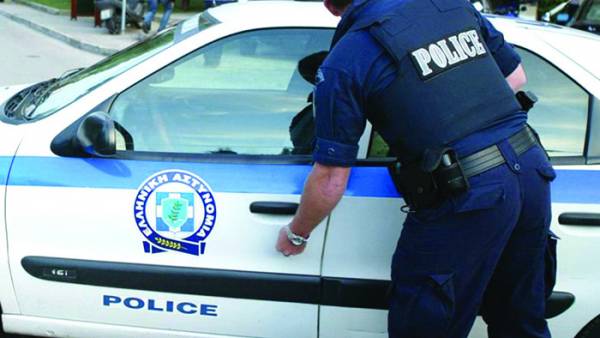 Λήστεψαν 95χρονη για 11 ευρώ στα Ακοβίτικα