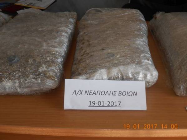 Λακωνία: 38 κιλά χασίς... επέπλεαν στον όρμο των Βατίκων (φωτογραφίες)