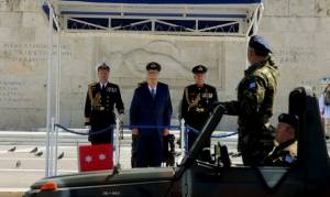 Παπούλιας: "Ο λαός δίνει μάχη για να σπάσει τον κλοιό των δανειστών"