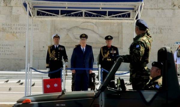 Παπούλιας: "Ο λαός δίνει μάχη για να σπάσει τον κλοιό των δανειστών"