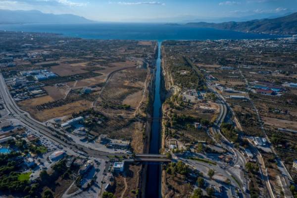 Η ανάπτυξη της Αττικής σε βάρος της Πελοποννήσου