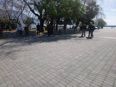 Συνταξιούχοι στον μόλο