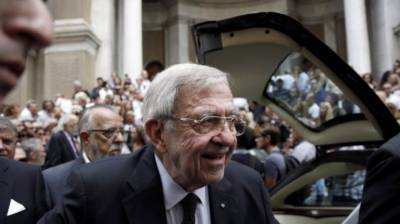 Τελευταίες προετοιμασίες στη Μητρόπολη Αθηνών για την εξόδιο ακολουθία του τέως βασιλιά Κωνσταντίνου (Βίντεο)