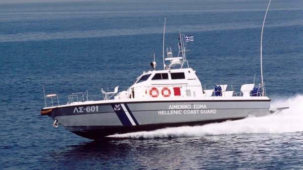 Διάσωση 21 μεταναστών ανοιχτά της Πύλου - Αναμένονται στην Καλαμάτα το πρωί